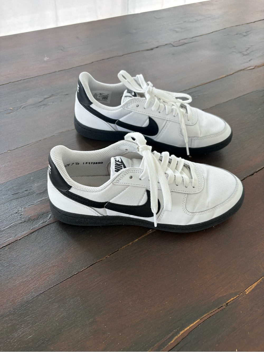 Nike White & Black Low-Top Skate Sneakers golf